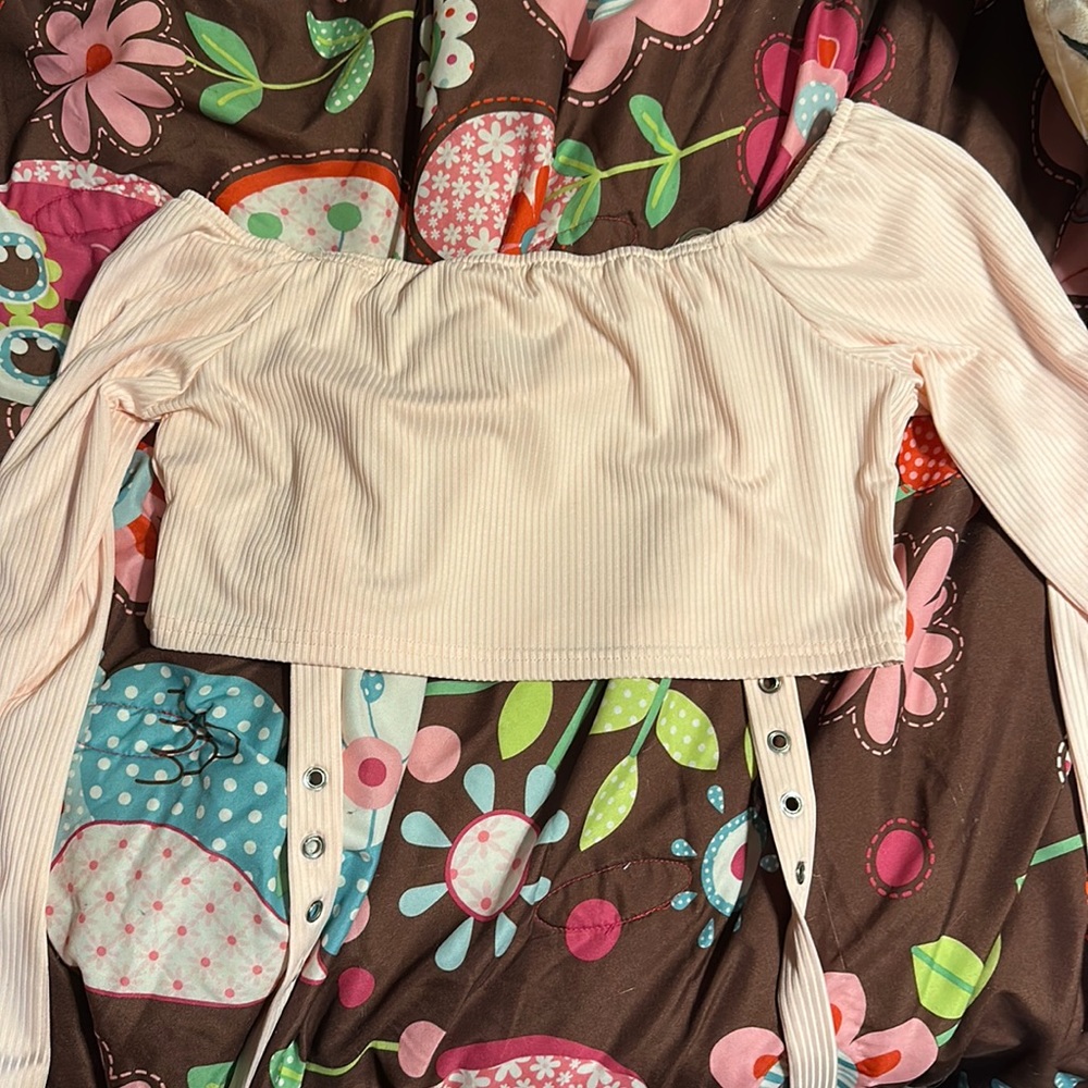 *sold* ROMWE Cropped Heart Shirt - Picture 2 of 5